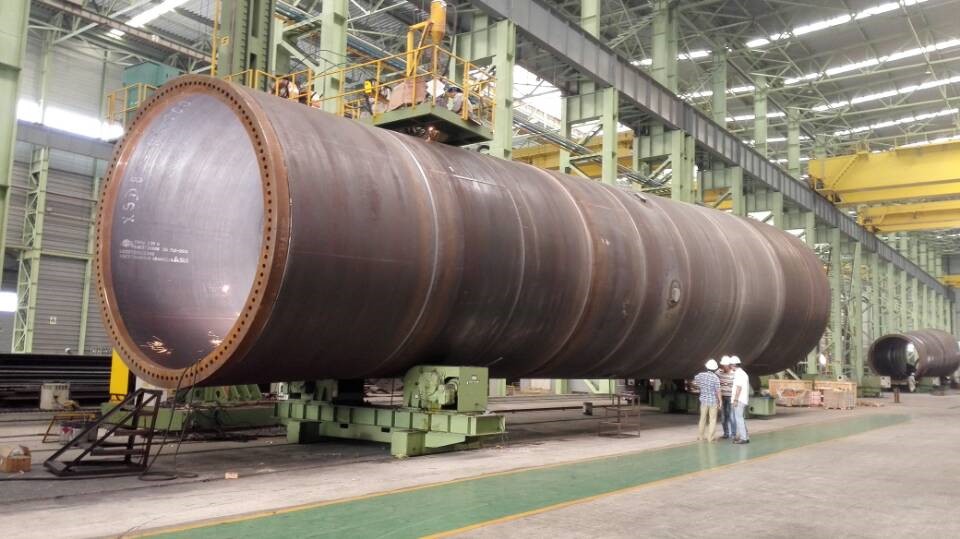 2015年9月，公司成功實(shí)施了華電集團(tuán)公司鹽城濱海北100MW海上風(fēng)電場(chǎng)建設(shè)項(xiàng)目監(jiān)造業(yè)務(wù)，實(shí)現(xiàn)了公司在海上風(fēng)電塔筒項(xiàng)目監(jiān)造業(yè)務(wù)方面零突破。.jpg